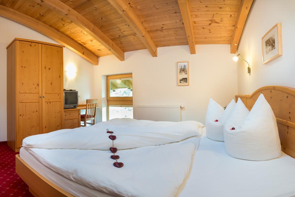 Haus Fernblick Hotell Neustift im Stubaital Rum bild