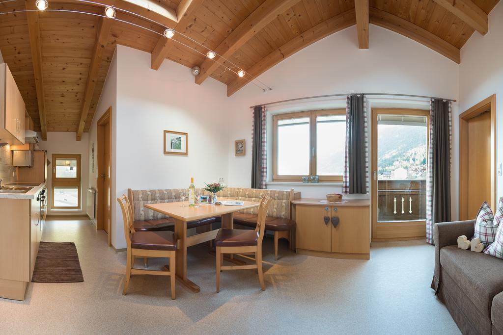Haus Fernblick Hotell Neustift im Stubaital Rum bild