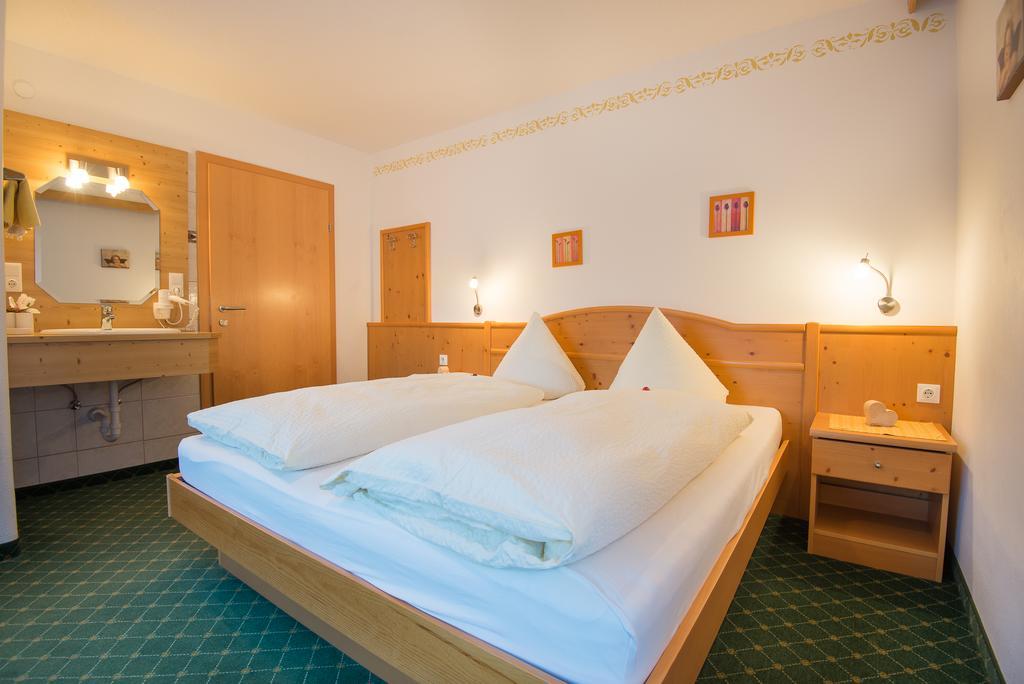 Haus Fernblick Hotell Neustift im Stubaital Rum bild