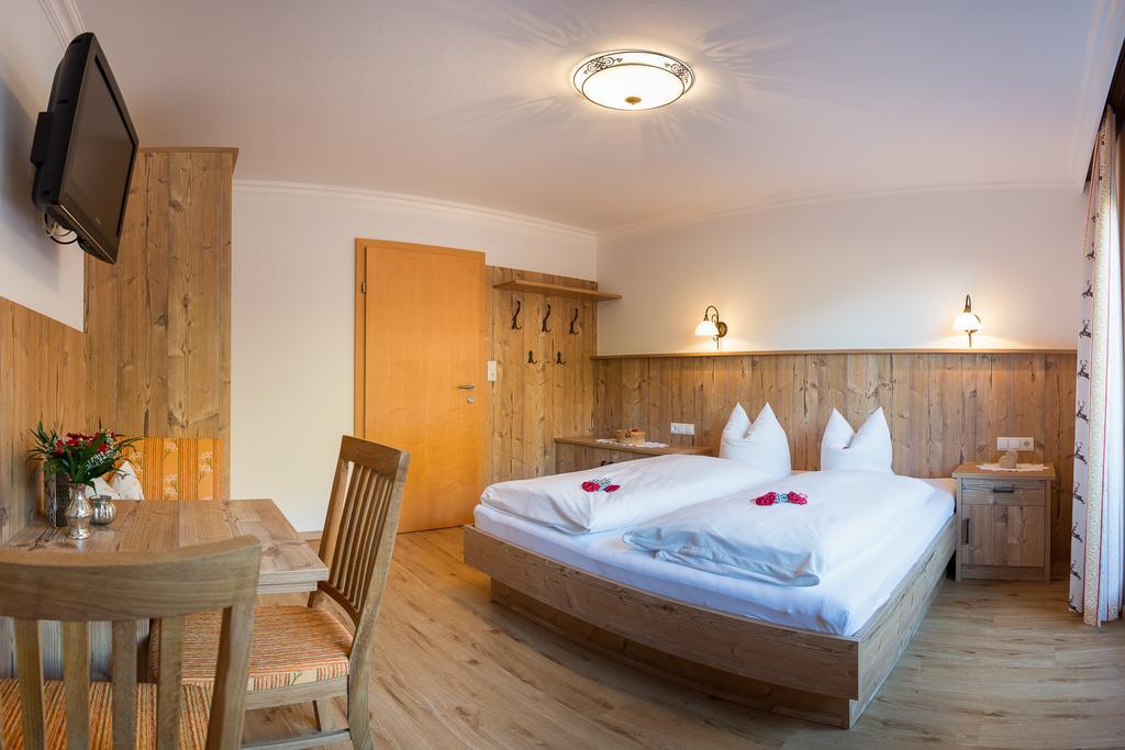 Haus Fernblick Hotell Neustift im Stubaital Rum bild